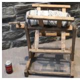 *Ancien ourdissoir, avec laine