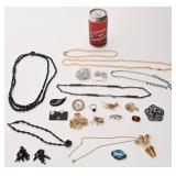 Lot d'anciens bijoux, dont Sherman et