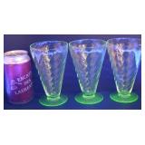 3 verres transparents, avec base verte, ouraline