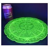 Plateau ï¿½ trois pieds, en verre dï¿½pression