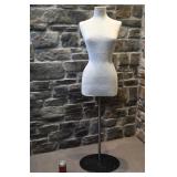 *Buste de couture, sur pied, vintage
