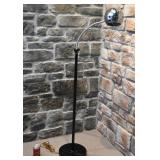 *Lampe sur pied, chromée, à col de cygne