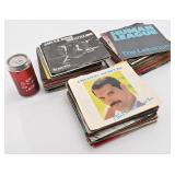 100 vinyles 45 tours / RPM, avec pochettes