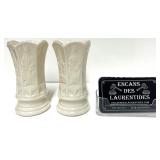 2 vases en fine porcelaine Belleek, pour