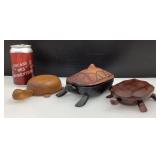 3 tortues, 2 coffrets et 1 sculpture signée