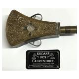 Antique poire à poudre à fusil, en laiton