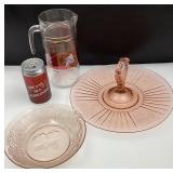 3 pièces de vaisselle, dont dépression rose