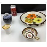 Articles variés, dont tasse Paragon
