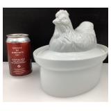 Pot avec couvercle, en céramique, poule sur son