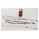 3 chapelets vintage, dont en bois