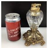 *Briquet de table, en métal et en cristal,