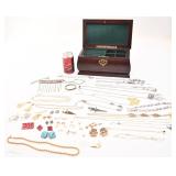 Coffre avec bijoux vintage, dont Avon,