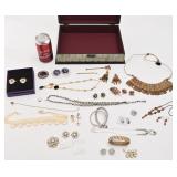 Coffre avec bijoux vintage, dont ensembles et