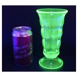 *Vase en ouraline / uranium glass