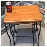 2 tables gigognes, en bois et en métal,