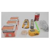 Lot d'outils / de quincaillerie, dont agrafes pour