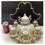 *Service ï¿½ thï¿½ Capodimonte, sur support