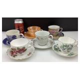 6 tasses et soucoupes de collection, dont