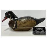 Canard en bois sculptï¿½, signï¿½ et datï¿½