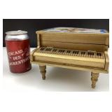 *Boï¿½te ï¿½ bijoux musicale, piano ï¿½ queue, en bois
