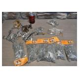 Lot de quincaillerie, dont chaï¿½nes neuves