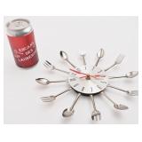Horloge avec ustensiles