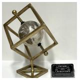 Globe dï¿½coratif dans structure en mï¿½tal, lourd