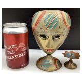 Chandelier et masque, en laiton