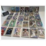 Environ 600 cartes de baseball