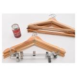 12 cintres en bois