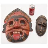 2 masques en bois sculpté