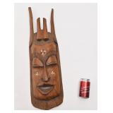Masque en bois sculpté, avec incrustations
