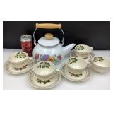 Théière en métal émaillé, avec tasses et