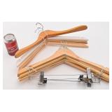 10 cintres en bois