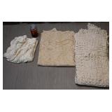 3 nappes vintage, ocre, 48'' x 66'', blanche,