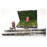 2 anciennes clarinettes, avec coffret à clé