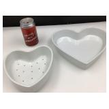 2 plats coeurs, en porcelaine