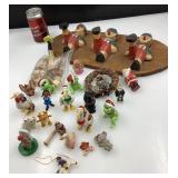 Lot de figurines et support Pinocchio