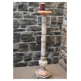 *Colonne en marbre rose, hauteur : 45''