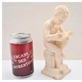 Sculpture d'un enfant