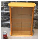 Petit cabinet vitré, en bois