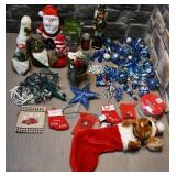 Lot d'articles de Noël, dont bas de Noël pour