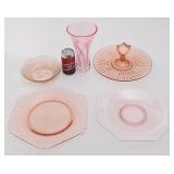 Lot de vaisselle rose, dont dépression