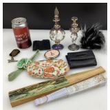 Articles vintage, dont 2 éventails, 2 bouteilles