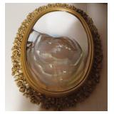 Miroir encadré, le cadre mesure 19'' x 24''