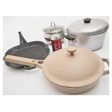 2 casseroles et 2 poêles, dont pour friture