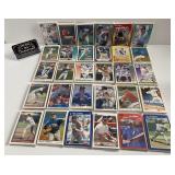 Environ 600 cartes de baseball