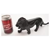 *Lion en bois sculpté