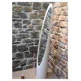 *Miroir sur pied, hauteur : 65''