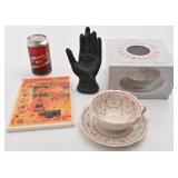 Lot thématique voyance et astrologie, dont tasse